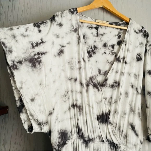 Green Envelope Kimono Sleeve Romper Women’s size XL - Picture 3 of 7